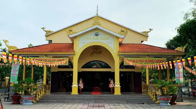 CHÙA GIÁC HOÀNG BÌNH DƯƠNG VỚI KIẾN TRÚC TRANG NGHIÊM GIỮA KHÔNG GIAN XANH RỘNG LỚN